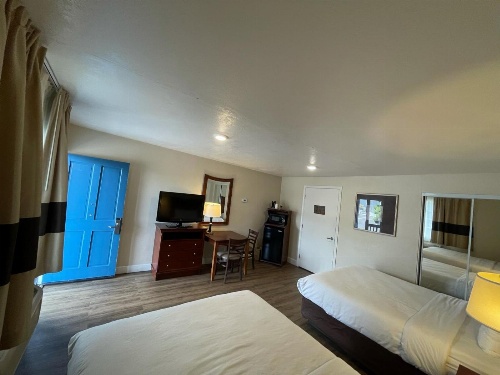 Blu Pacific Hotel image 2