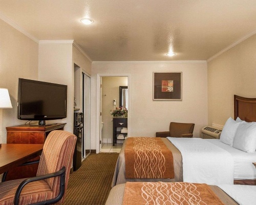 Blu Pacific Hotel image 35